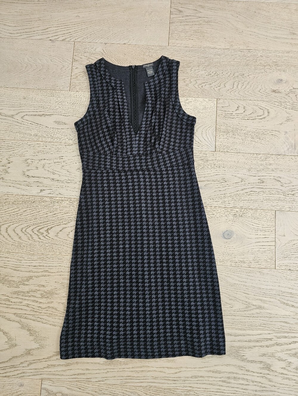 Banana Republic Sleeveless Houndstooth Sheath Dress - Black & Gray